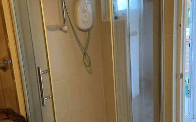 Economical 2BR Small Furnished Annex-high Wycombe