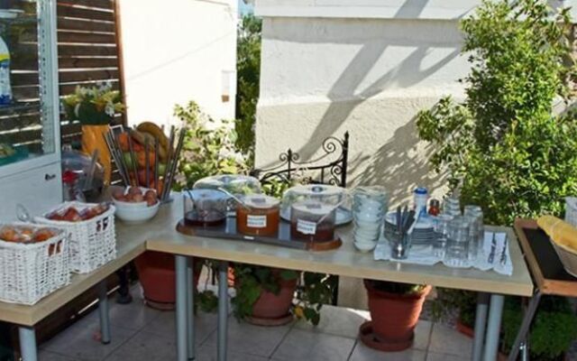 Tonia Hotel