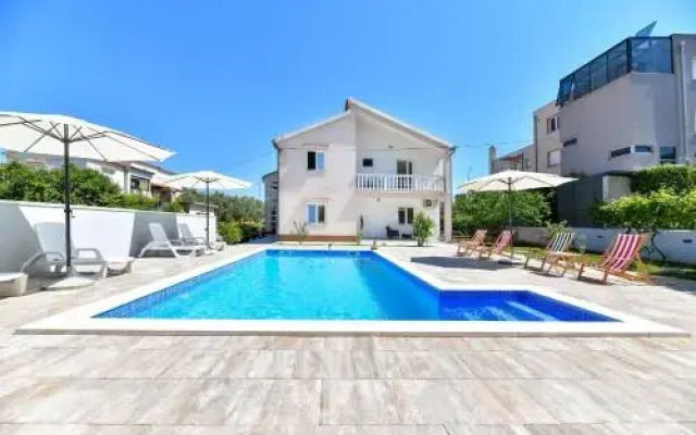 Pool house LUKA