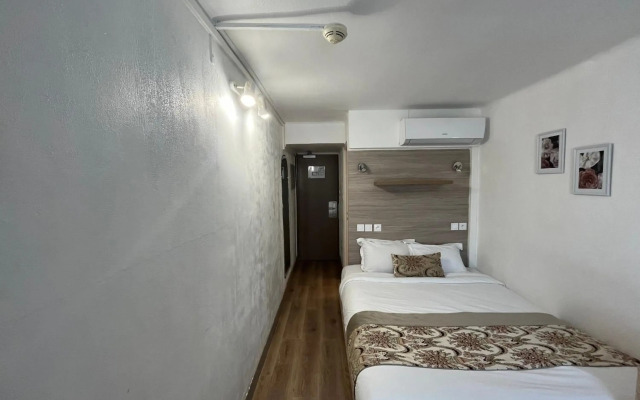 Empire Hotel
