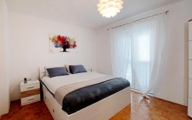 Janina - Comfortable - A1