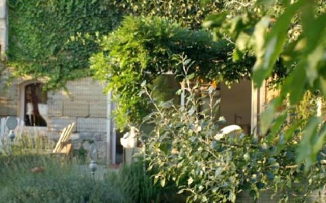 Maison DHôtes LArbre Rouge