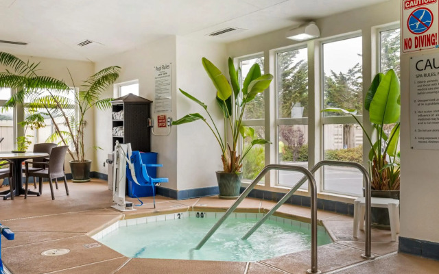 Comfort Inn & Suites Redwood Country