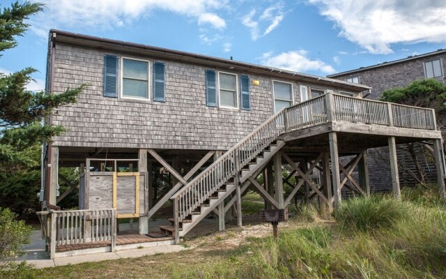 Beachbux 3 Bedroom Cottage by RedAwning