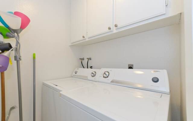 LA037 2 Bedroom Apartment By Senstay