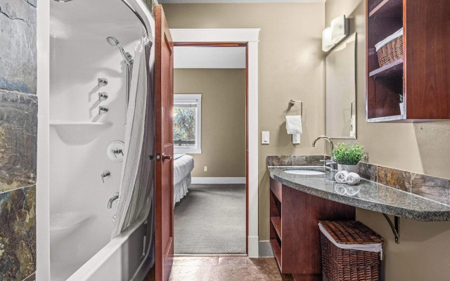 2 Bedroom Condo .Pool .Hot Tub .Gym .Spa