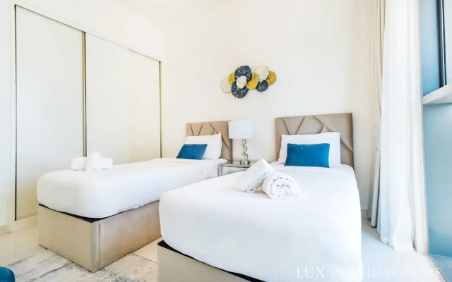 LUX  The Luxury Sunspot Beach Suite