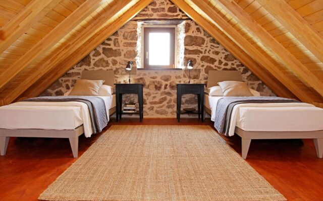 Amazing Home in Bol With 5 Bedrooms, Jacuzzi and Wifi