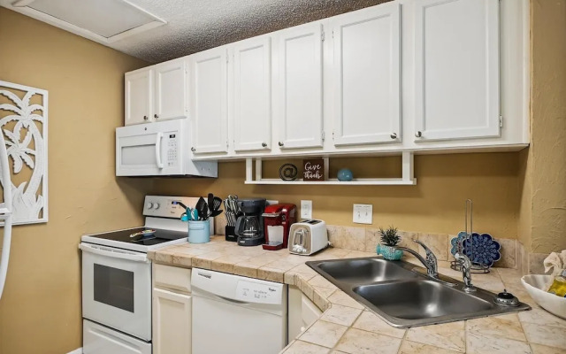 8226 is an upstairs pet friendly studio located in Sandpiper Cove by RedAwning
