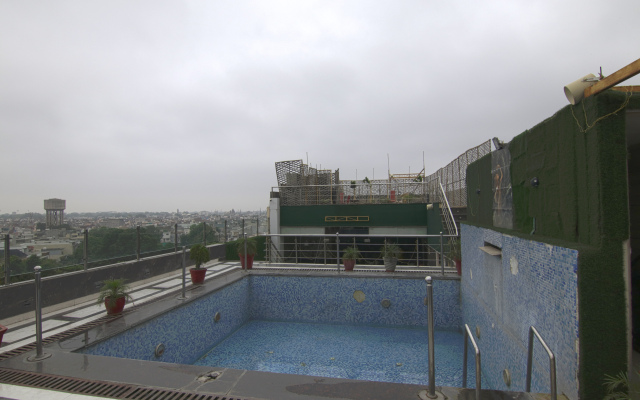 Fabhotel Sallow Grand