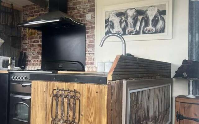 Bridie Rose - hot tub Extra Charge Exotic Animals