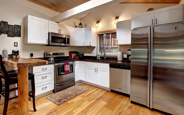 Riverside Ranch with Guest Cabin and Fireplace