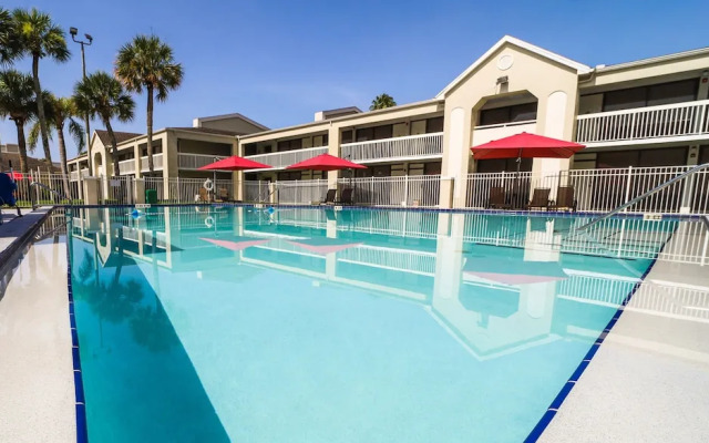 Entire Studio With Free Shuttle to Disney