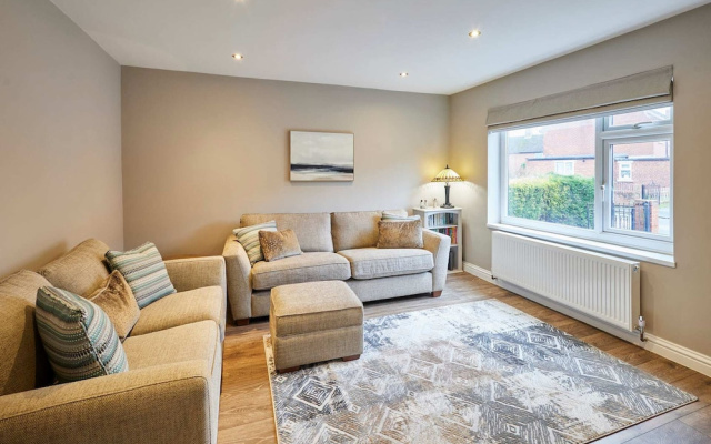 Host Stay Crescent House