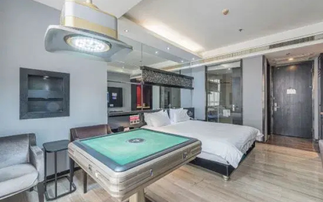 Crystal Spade Hotel