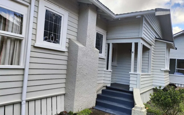 5 Bedroom House 7 Rangiatea Road