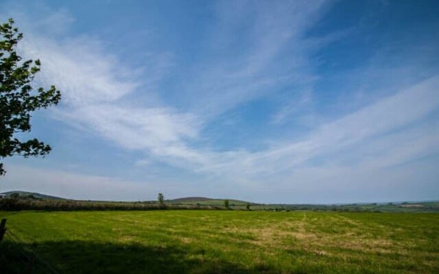 Lovely Spacious Studio Stunning Views Min yr Awel