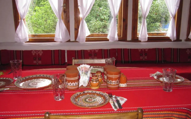 Villa Lyutovi Holiday Home