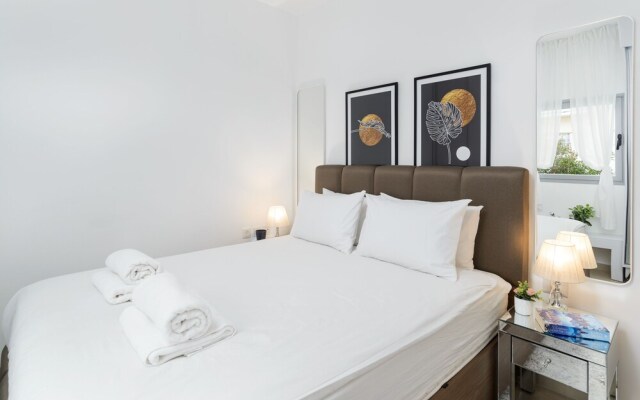 Quiet Hideaway & Terrace near Beach by FeelHome