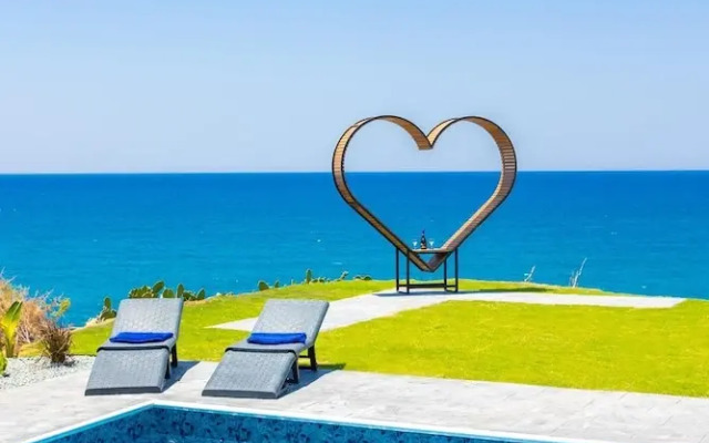 Villa Beach Heaven in Pomos
