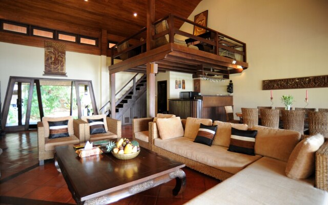 All Inclusive 4 Bedroom Beach Front