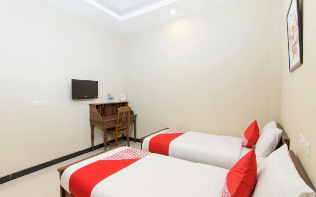 Super OYO 890 Dewi Fortuna Guest House