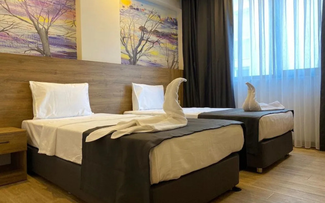 Golden World Suite Hotel