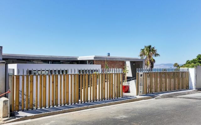 Upper Green Point Roos Villa