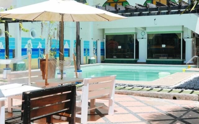 RedDoorz Plus @ Castle Chateau Iloilo