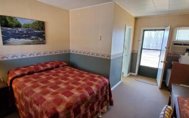 Pinewood Inn Canada