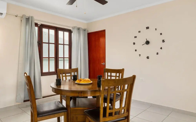 Sleeps 12 Spacious Private Pool Great Location