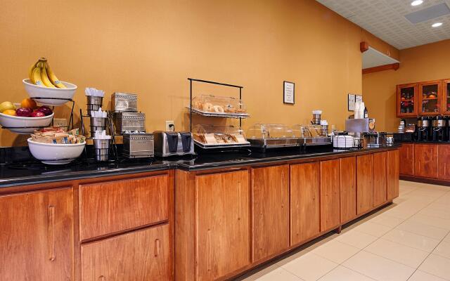Best Western Plus Rose City Conference Center Inn