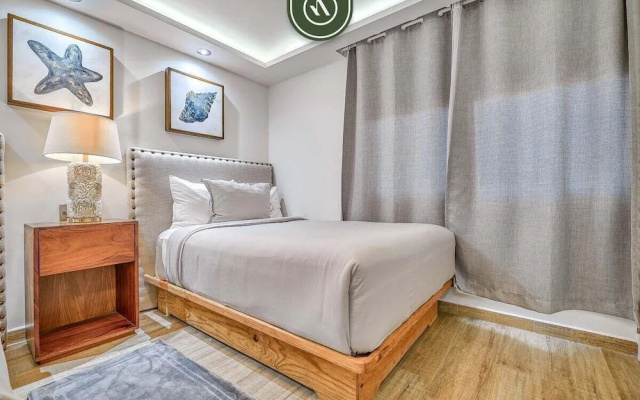 3BR Condo With Private Balcony - Pool - Marina`