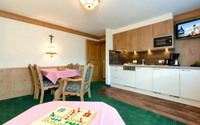 Apart Garni Haxn Tenne