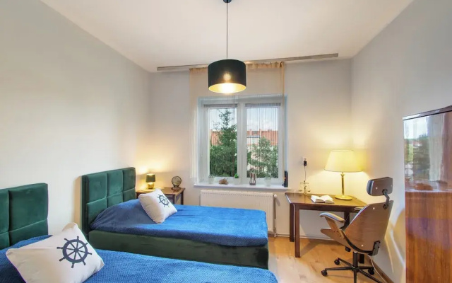 2 Bed Flat - Sleeps 8 - Parking - Wifi