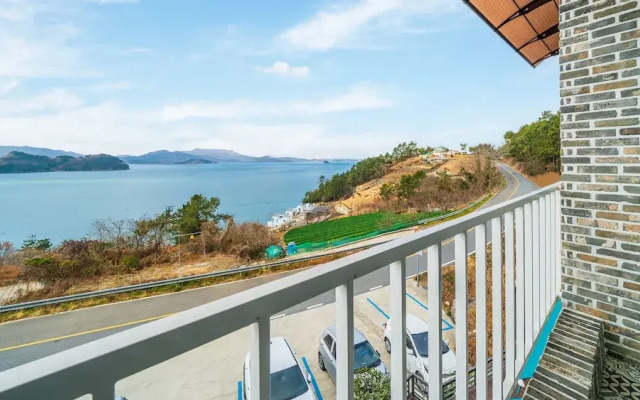 Yeosu Jplus Pension