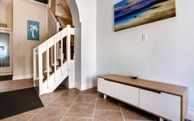 Beach Sanctuary by Vtrips