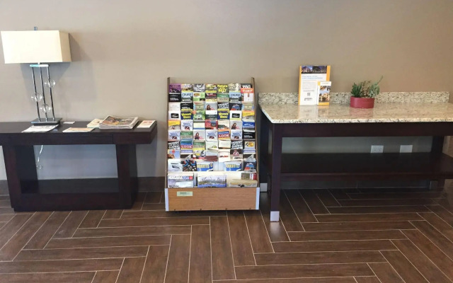 Clarion Pointe Downtown