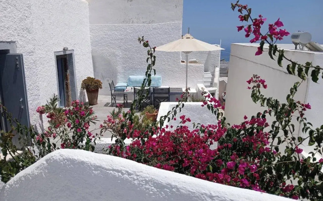 Charming 1705 Castle House in Pirgos Kallistis, Greece