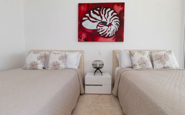 Elements Penthouse 6 3 Bedroom Condo by RedAwning