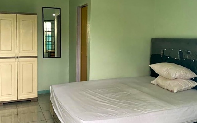 KoolKost near RS Adam Malik Medan 2 - Minimum Stay 6 Nights – Guest Rooms – Medan