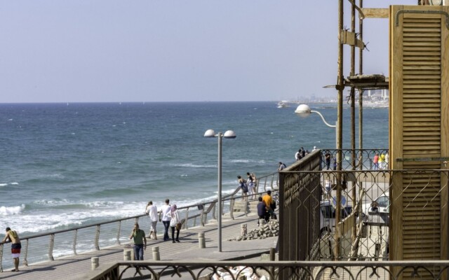 Seaside Escape with Blissful Balcony & Mamad by Sea N Rent