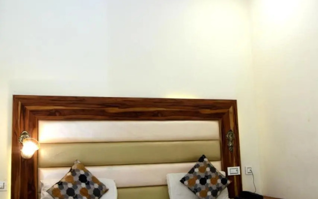 OYO 22115 Hotel D Plaza