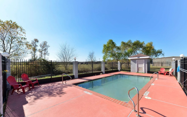 Americas Best Value Inn & Suites Winnie