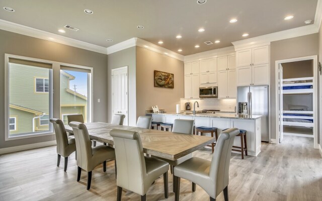 Salty Blue Mermaid - 4 Br Home