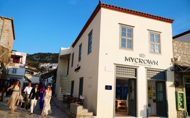 MyCrown Suite, Luxurious apartment with sea view located at the port of Hydra