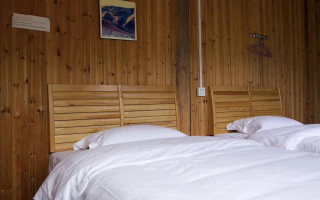 Dragon's Den Hostel in Longji Rice Terraces
