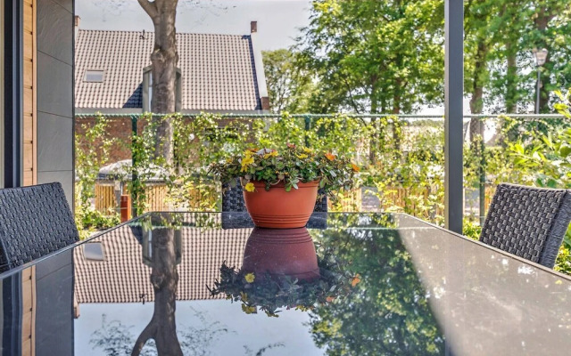 Beautiful Bungalow with Hot Tub in Kaatsheuvel