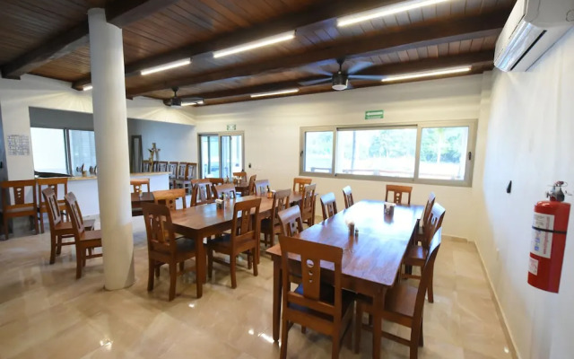 Hotel Hacienda Dos Ojos