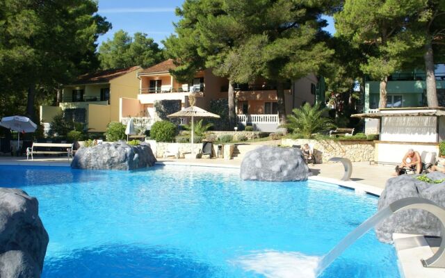 Apartment with Sea View And Ac, 12km From Sibenik